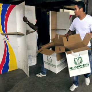 Abren centros de votación con tranquilidad para elecciones en Colombia
