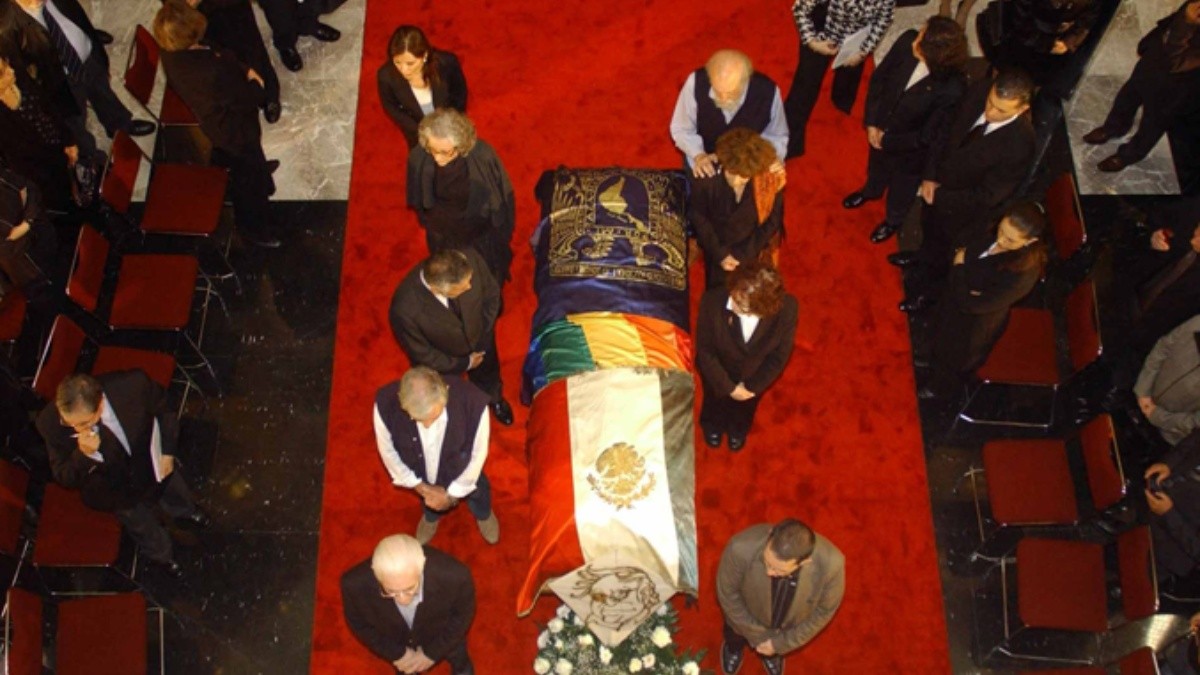 Carlos Monsiváis recibe ovación en Bellas Artes | El Informador