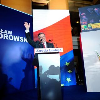 Komorowski y Kaczynski a segunda vuelta en Polonia: sondeo