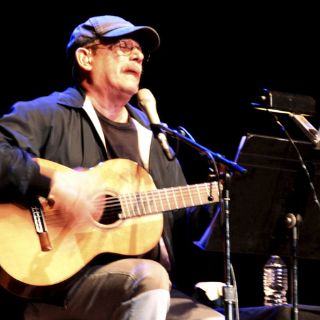 Silvio Rodríguez ofrece emotivo concierto en Washington