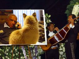 Entre aplausos y gritos de “vivas”, Carlos Monsiváis, el escritor fue despedido. NTX  /