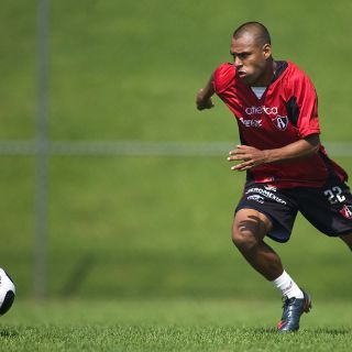 Destacan rojinegros pretemporada en playa