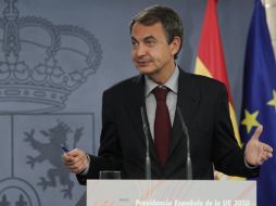 José Luis Rodríguez Zapatero, presidente de España, es uno de los mandatarios que ha visto su popularidad afectada por la crisis. AP  /