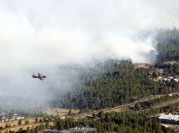 Aproximadamente 170 viviendas ya habían sido desalojadas mientras el incendio se extendía 141 hectáreas. AP  /