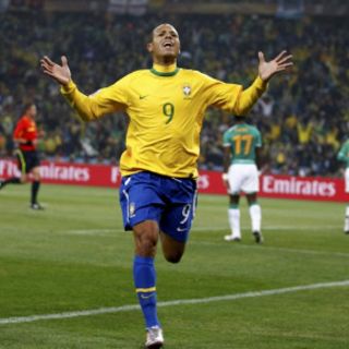 Luis Fabiano se encuentra con el marco