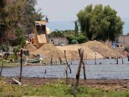 Sobre la ''calle'' Paseo de la Laguna, a la altura del Coto de la Mora, hay una obra que invade la zona federal del lago. S. NÚÑEZ  /