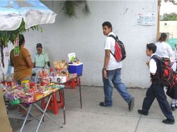 La lista de productos “chatarra” que no podrán venderse en escuelas públicas, ésto para disminuir la obesidad. ARCHIVO  /