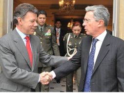 Juan Manuel Santos se reunió con economistas y reiteró a Echeverry como su nuevo ministro de Hacienda. NOTIMEX  /
