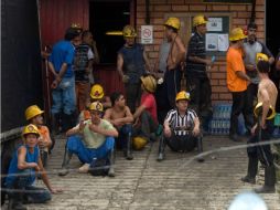 Aún faltan por evacuar los cadáveres de 32 trabajadores que murieron atrapados. EFE  /