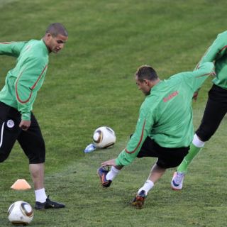 Madjid Bougherra promete juego ofensivo