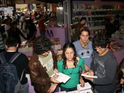 Muchos jóvenes acuden y checan las ofertas. SECRETARÍADECULTURADF.GOB  /