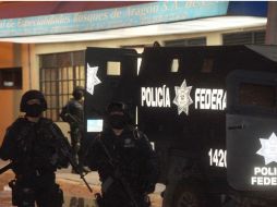 Después de un enfrentamiento, los agentes federales detuvieron a seis integrantes de la banda. EL UNIVERSAL  /