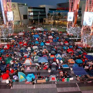 Acampan fans en Los Ángeles para ser los primeros en ver 'Eclipse'