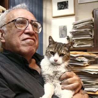 Gatos de Carlos Monsiváis continúan en su casa