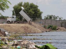 Particulares realizan labores de relleno en el Lago de Chapala para extender sus propiedades a zona federal. S. NÚÑEZ  /