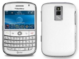 BlackBerry: el Bold 9700 blanco, cuenta con una cámara de 3.2 MP y una pantalla nítida y brillante. ESPECIAL  /