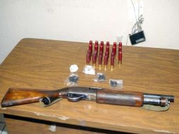 También se decomisó en el sitio tres pistolas escuadra y una escopeta calibre 12. ARCHIVO  /