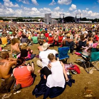 Glastonbury: 40 años de música en el lodo