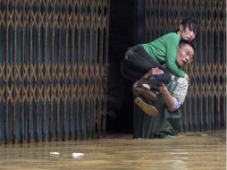 Miles de ciudadanos se encuentran atrapados en ciudades como Fuzhou por el alto nivel del agua. REUTERS  /