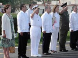 El Presisdente y su esposa, Margarita Zavala, dan la bienvenida a los buques. NTX  /