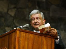 El ex candidato presidencial Andrés Manuel López Obrador presentó su libro “La mafia que se adueñó de México y el 2012”. E. BARRERA  /