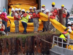 Se calcula que el derrame podría tardar meses en llegar a México si no se logra frenarlo. AP  /