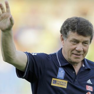 Rehhagel deja a Grecia