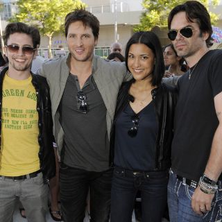 Actores de ''Eclipse'' visitan a fans que acampan en Los Angeles