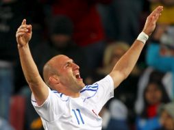 El jugador eslovaco Robert Vittek celebra el 2-0 ante Italia. EFE  /