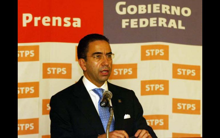 Javier Lozano, secretario del Trabajo en rueda de prensa en el Hotel Fiesta Americana. E. BARRERA  /