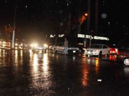 La lluvia que se presentó esta noche en la ciudad causó algunas afectaciones para los automovilistas. A. HINOJOSA  /