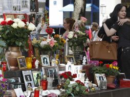 El jueves en la noche varios fans del artista ya habían empezado a llegar a  este cementerio. REUTERS  /