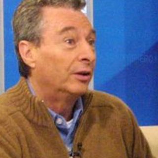 Pospone César Costa estreno en teatro del musical 'El suéter'