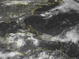 La imagen satelital muestra la nubosidad hoy en el mar del Caribe. AP  /