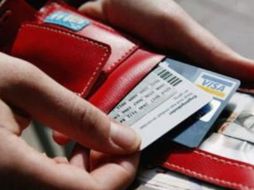 La colocación de tarjetas de crédito por las instituciones bancarias sigue sin repuntar. ESPECIAL  /