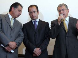 Jesús Ortega (PRD), César Nava (PAN) y Manuel Camacho Solís, unidos en una coalición para sacar al PRI del poder. EL UNIVERSAL  /