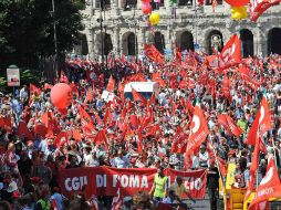 Inconformes de la Confederación General de Trabajadores de Italia, se manifiestan contra las medidas del Gobierno, en Roma. AFP  /
