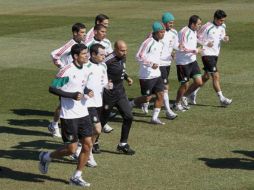 Los jugadores de la Seleccion mexicana entrenan para cobrar revancha mañana ante Argentina. REUTERS  /