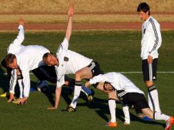 Los jugadores alemanes se preparan en una sesión de entrenamientos. EFE  /