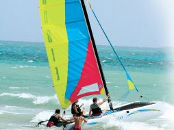 La persona que viaja en velero debe estar atenta a su velocidad y fuerza, además de las rachas del viento. ESPECIAL  /