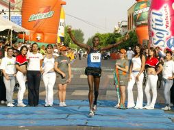 Shadrack Kipkorir se adjudico el primer lugar del Medio Maratón de Tlaquepaque. E. BARRERA  /
