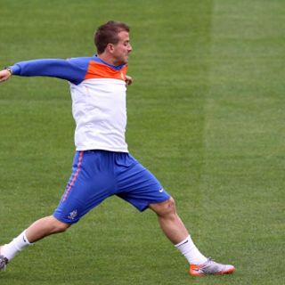 Van der Vaart es duda con Holanda
