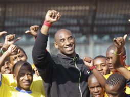 Kobe Bryant visita África por primera vez. AP  /