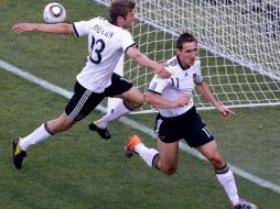 El alemán Miroslav Klose, celebra su gol ante Inglaterra. EFE  /