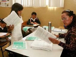 El próximo ciclo escolar podría entrar en vigor el proyecto para emplear a maestros jubilados. ARCHIVO  /