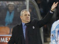 Javier Aguirre argumentó que las decisión influyó en el ánimo de los jugadores. REUTERS  /