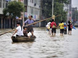 Las crecidas del río Fuhe desbordaron los diques y el agua inundó la ciudad de Fuzhou. AP  /