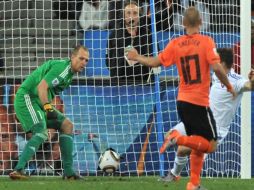 Acción del segundo gol de Holanda por parte de Sneijder. AFP  /
