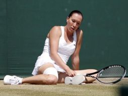 Jelena Jankovic se retiró de Wimbledon por lesión. AP  /