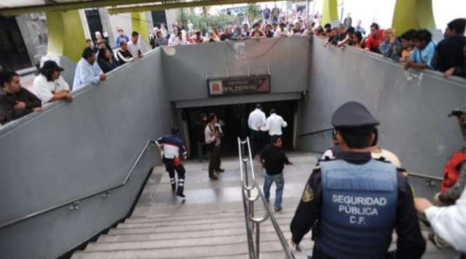 Las personas se mostraban desesperadas por salir del metro, luego del pasado atentado que ocurrio en el Distrito Federal. ESPECIAL  /